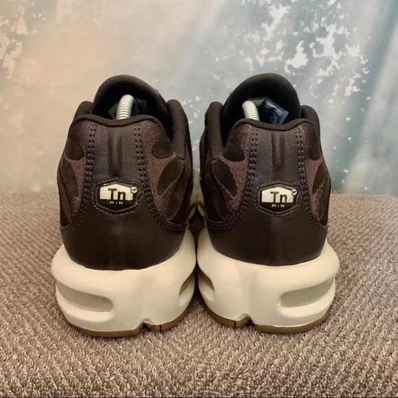NEW Nike Air Max Plus EF Velvet Brown Sail Sneaker - Picture 3 of 9